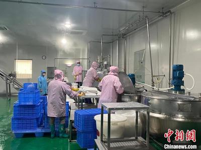 匠心獨(dú)運(yùn) 從鮮友生產(chǎn)車間看玩具果汁產(chǎn)品的制作藝術(shù)